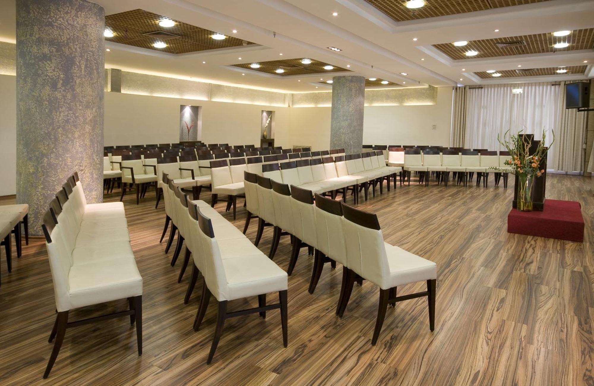 Arena Hotel By The Beach Bat Yam Exterior foto
