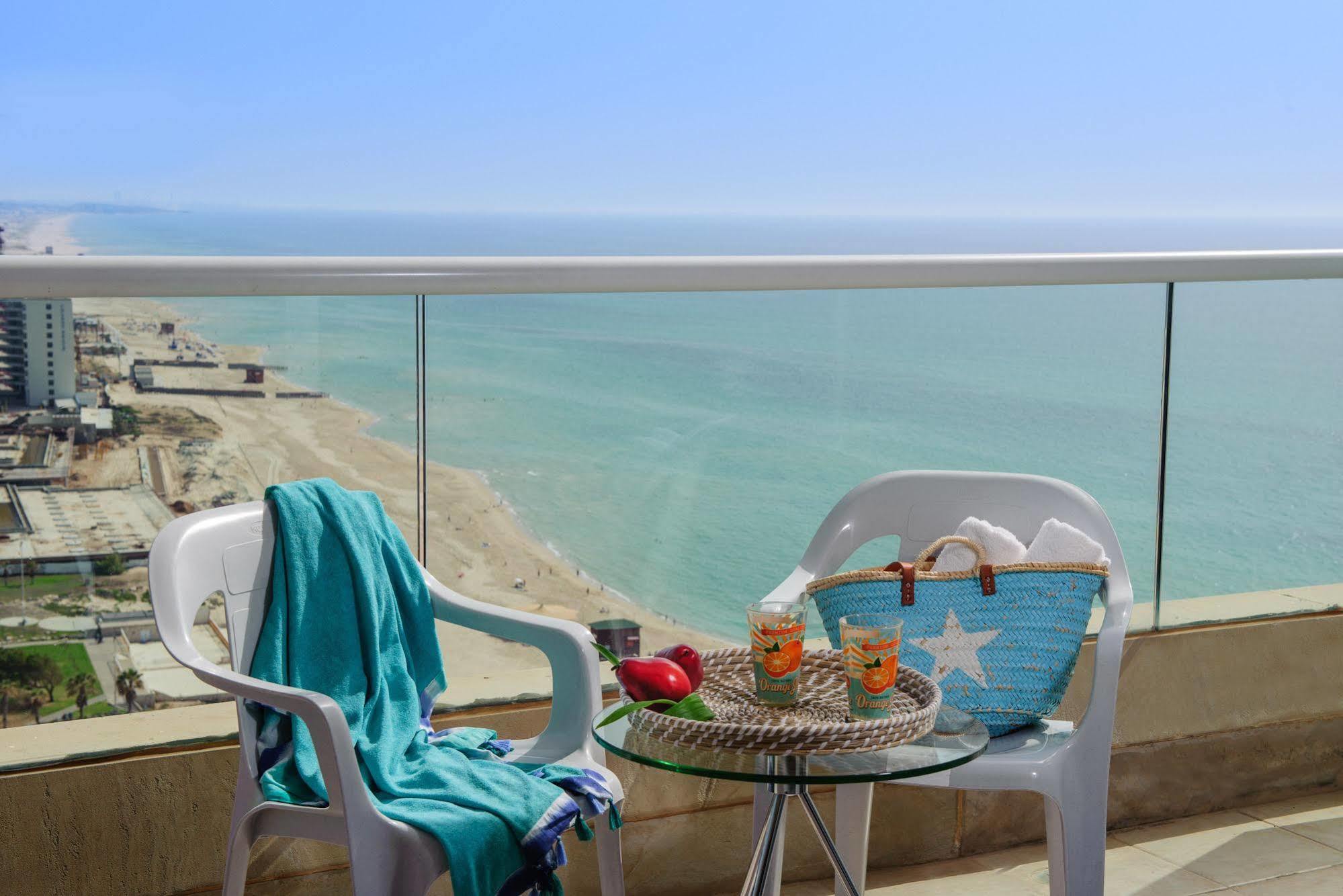 Arena Hotel By The Beach Bat Yam Exterior foto