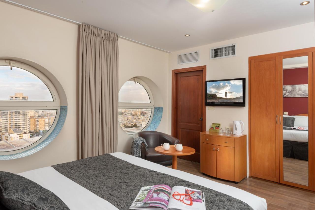 Arena Hotel By The Beach Bat Yam Exterior foto